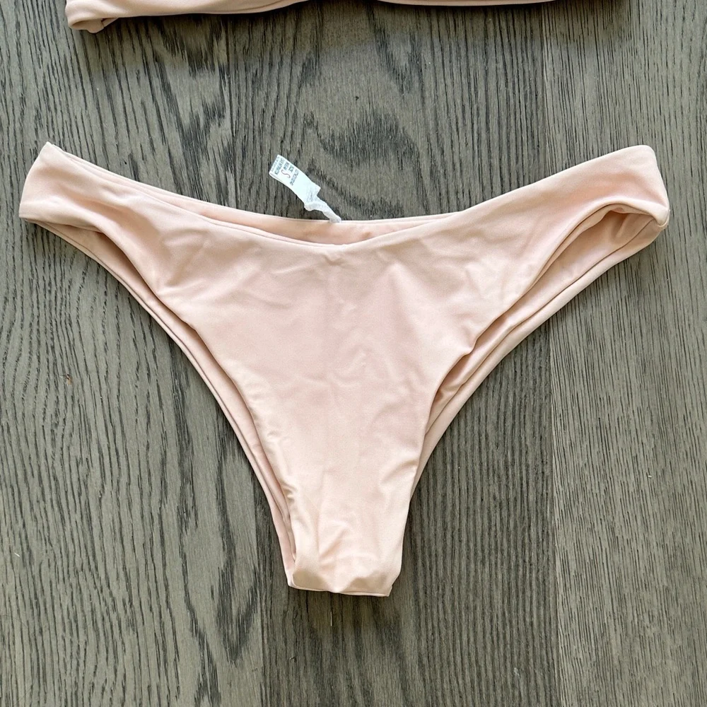 Frankies Bikinis size medium